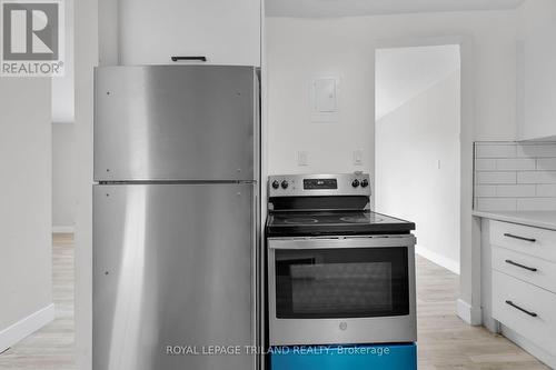 4 - 1566 ALLEN PLACE , London East (East H), Ontario N5W 2V8 5