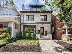 374 SPADINA ROAD Toronto, ON M5P 2V8
