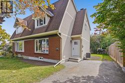 286 MOCKINGBIRD DRIVE  Ottawa, ON K1E 2A5