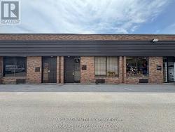 14 - 877 ALNESS STREET  Toronto, ON M3J 2X4
