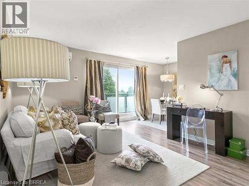 200 CHARLTON Avenue E Unit# 303 , Hamilton, Ontario L8N 1Z1 4