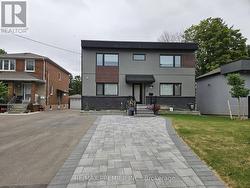 11 EDISON CIRCLE  Toronto, ON M6L 2L3