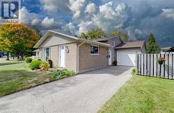 30 KINGSWOOD Drive  Kitchener, ON N2E 1A7