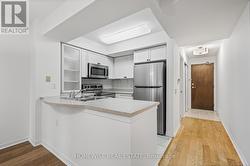 601 - 388 BLOOR STREET E  Toronto, ON M4W 3W9