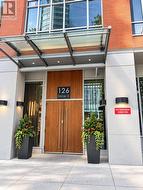1405 - 126 SIMCOE STREET  Toronto, ON M5H 4E6