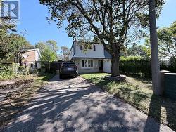 1143 VALLEY COURT  Oshawa, ON L1J 3M4