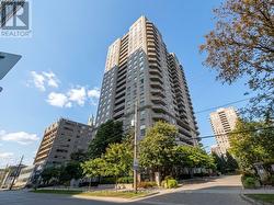 1005 - 18 HILLCREST AVENUE  Toronto, ON M2N 6T5