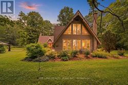 100 BRIDLE PATH East Gwillimbury, ON L0G 1V0
