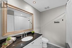 Main Bathroom - 