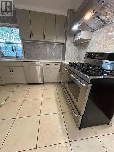 961 NINTH STREET , Mississauga (Lakeview), Ontario L5E 1S2 4