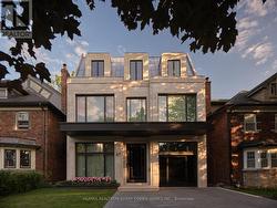 87 COLLEGE VIEW AVENUE Toronto, ON M5P 1J9