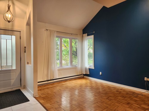 3812 Rue Lévesque , Longueuil (Saint-Hubert), QC J3Y 8G6 4