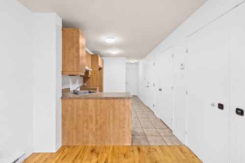 2-1834 Rue Frontenac , Montréal (Ville-Marie), QC H2K 2Z1 3