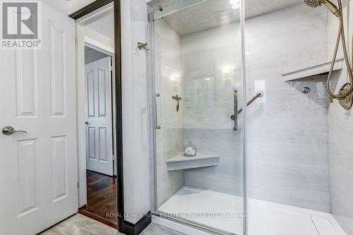Walk-in shower. - 1770 Hyde Mill Crescent, Mississauga, ON 