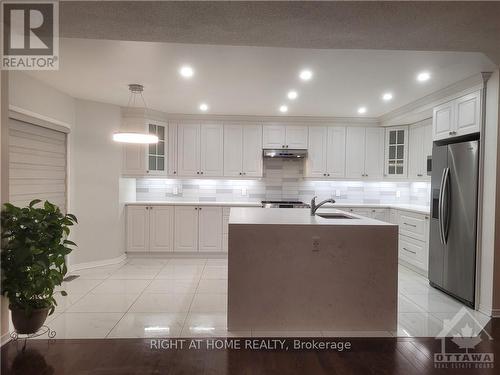 239 HIGHPOINTE CRESCENT , Ottawa, Ontario K2J 5N8 4