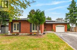 4 WOODCREST Drive  Grimsby, ON L3M 1C4