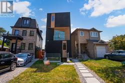 3 - 101 BERNICE CRESCENT  Toronto, ON M6N 1W7