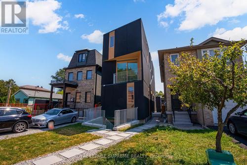 3 - 101 BERNICE CRESCENT , Toronto, Ontario M6N 1W7 2
