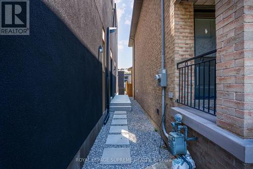 3 - 101 BERNICE CRESCENT , Toronto, Ontario M6N 1W7 3