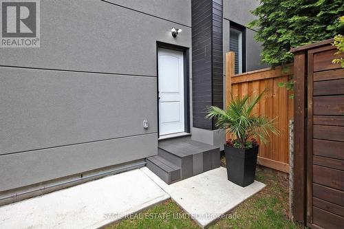 LOWER - 14 FURNIVAL ROAD , Toronto, Ontario M4B 1W2 2