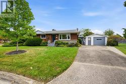 2 GLENGROVE CIRCLE St. Catharines (Glendale/Glenridge), ON L2T 2Y9