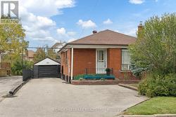102 CLETA DRIVE  Toronto, ON M1K 3G7