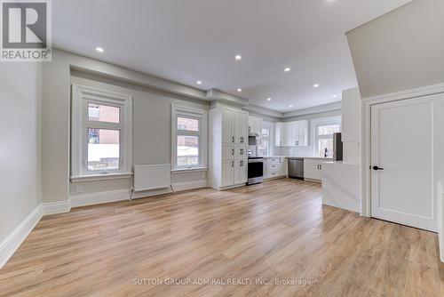 3 - 167 COLLIER STREET , Barrie, Ontario L4M 1H6 5