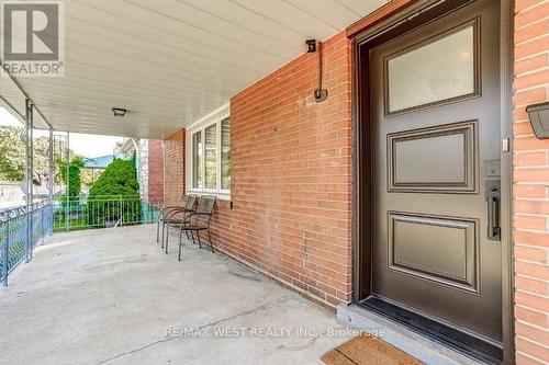9 CULNAN AVENUE , Toronto, Ontario M8Z 5A9 4