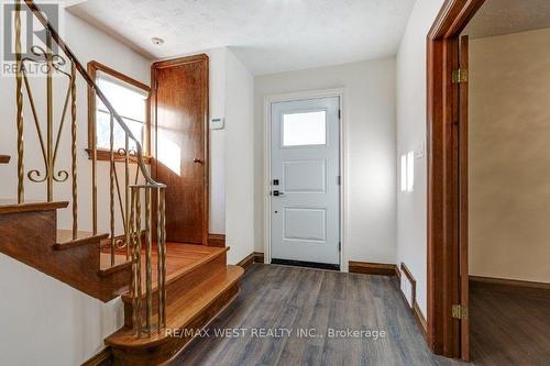 9 CULNAN AVENUE , Toronto, Ontario M8Z 5A9 5