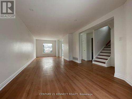 35 DRAKE DRIVE , Barrie, Ontario L4N 8X4 2