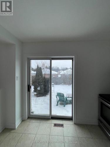 35 DRAKE DRIVE , Barrie, Ontario L4N 8X4 5