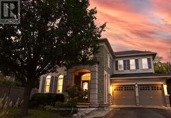 130 INNVILLE CRESCENT  Oakville, ON L6L 0B8