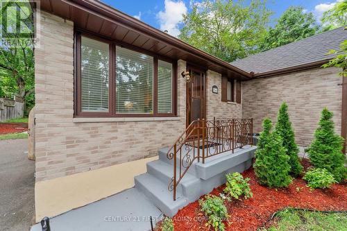 54 MANITOULIN DRIVE , London East (East O), Ontario N5W 1M4 2