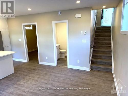 B - 316 MONA AVENUE , Ottawa, Ontario K1L 7A2 5