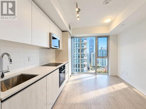 2616 - 400 KING STREET W , Toronto, Ontario M5V 0X8 5