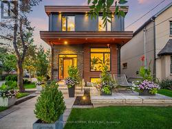 39 RED DEER AVENUE Toronto, ON M1N 2Z1
