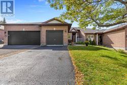17 QUINTERRA COURT  Ottawa, ON K1V 1K8