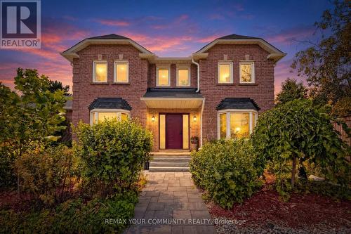 2 KIRKLAND COURT  Richmond Hill, ON L4C 9J1