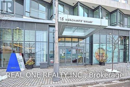 740 - 15 MERCHANTS' WHARF , Toronto, Ontario M5A 0N8 2