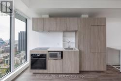 PH09 - 77 SHUTER STREET Toronto, ON M5B 0B8