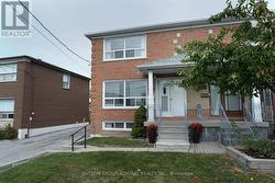 14 THURROCK ROAD  Toronto, ON M3L 1P6