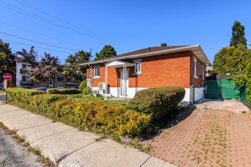 870 Rue Hubert — photo 3