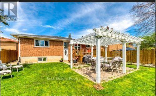 12 Bowshelm Court, Mississauga, ON 