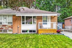 140 WILLOW LANE Newmarket, ON L3Y 4J3