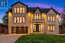 10 BAYBERRY CRESCENT  Toronto, ON M2K 1T8