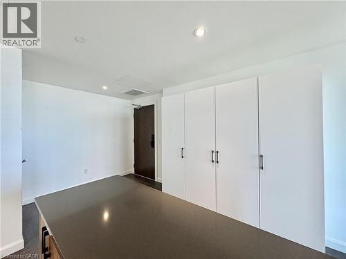741 KING Street W Unit# 1412 , Kitchener, Ontario N2G 0E9 5