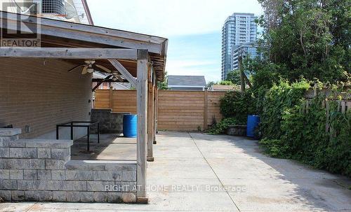 35 WARNICA AVENUE , Toronto, Ontario M8Z 1Z5 4