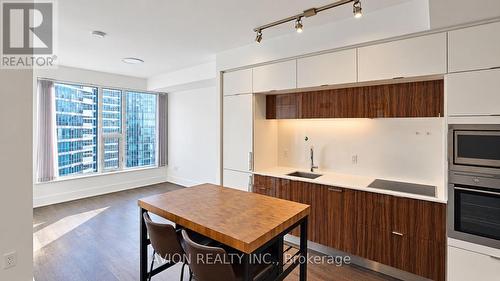 3008 - 10 YORK STREET , Toronto, Ontario M5J 0E1 3