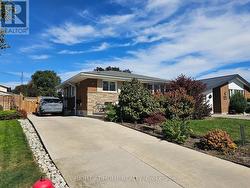 25 SWALLOW CRESCENT  Hamilton, ON L9A 2M7