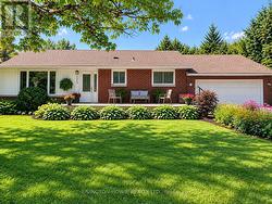 125 SNELGROVE DRIVE  Ottawa, ON K0A 1L0